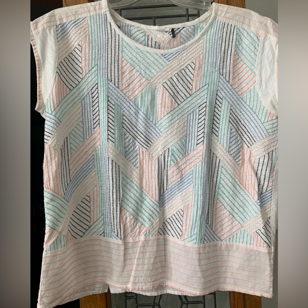 Anthropologie Akemi + Kin embroidered top - M - EUC!